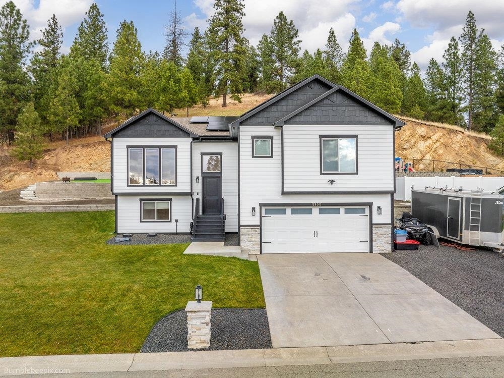 Property Photo:  5908 N Vista Grande Dr  WA 99027 