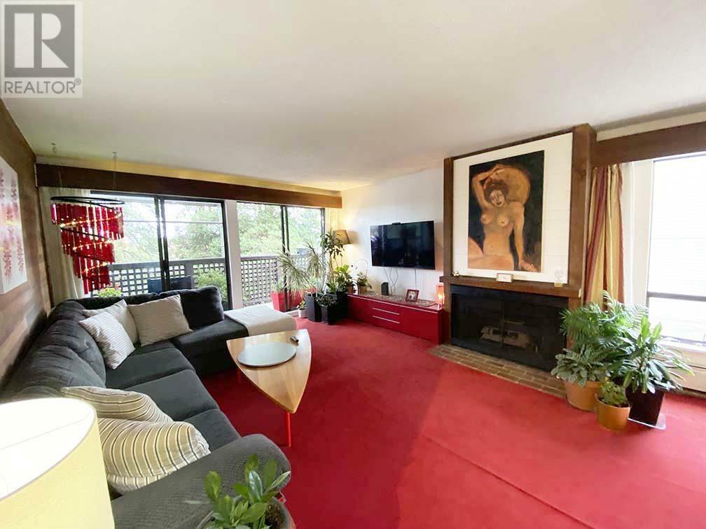 Property Photo:  110 Seventh Street 202  BC V3M 5W5 