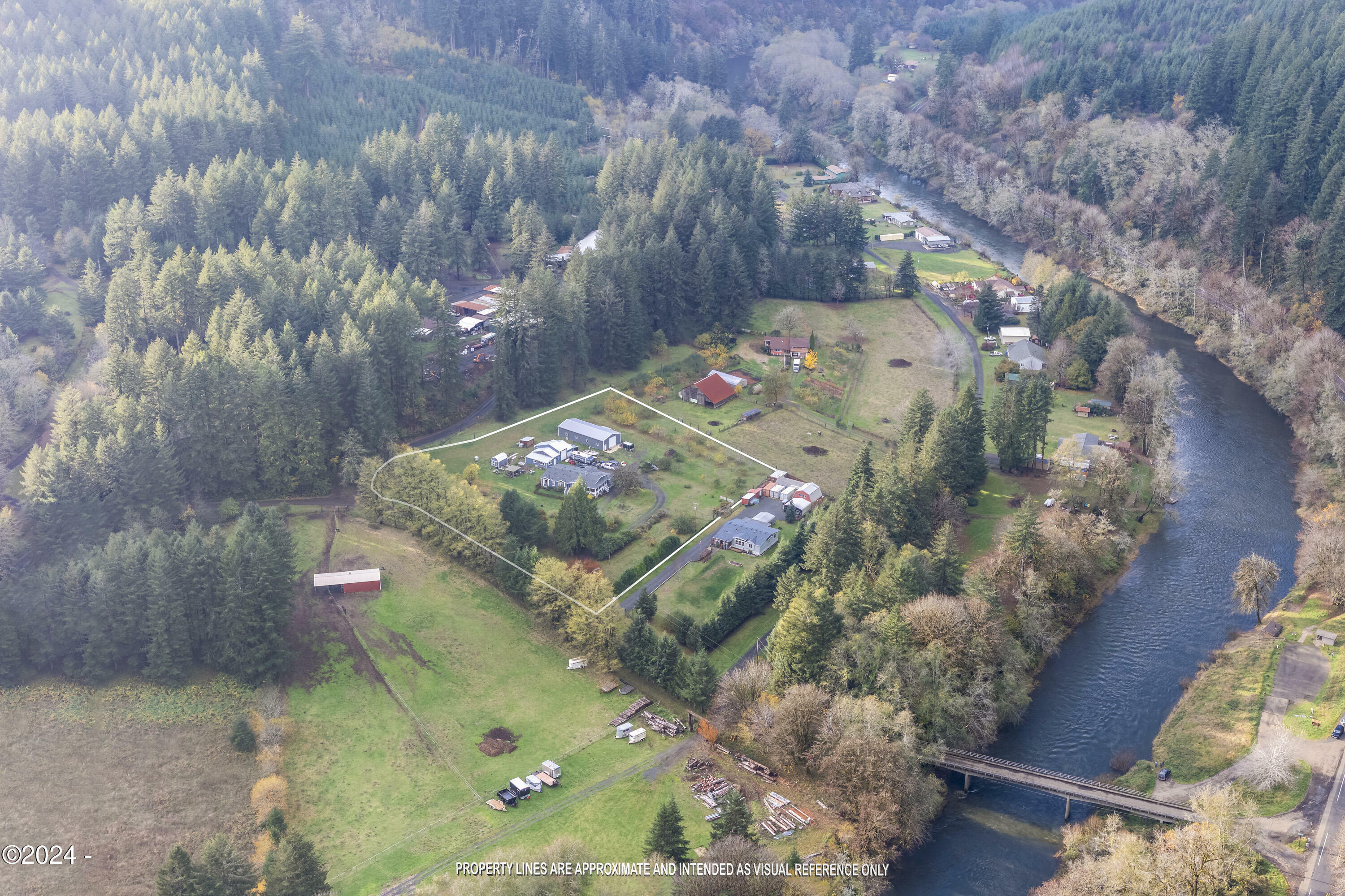 Property Photo: 138 E Thissell Road OR 97390