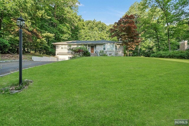 Property Photo:  32 Lilline Lane  NJ 07458 