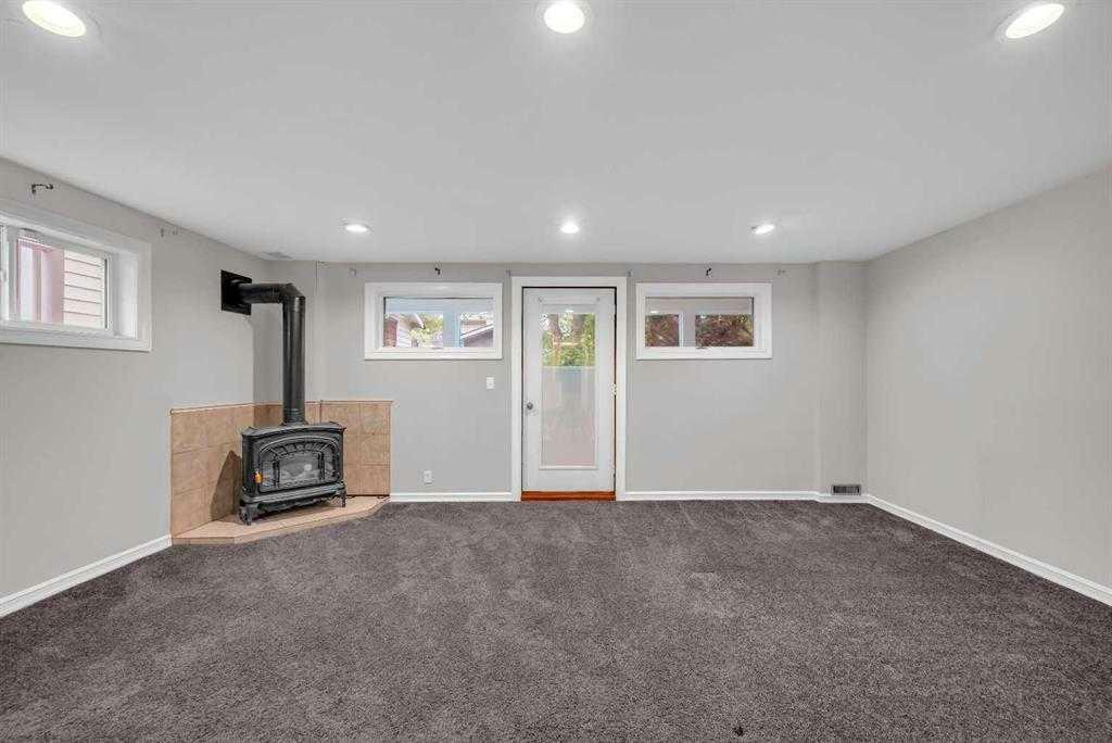 Property Photo:  91 Emberdale Way SE  AB T4B 1Y7 