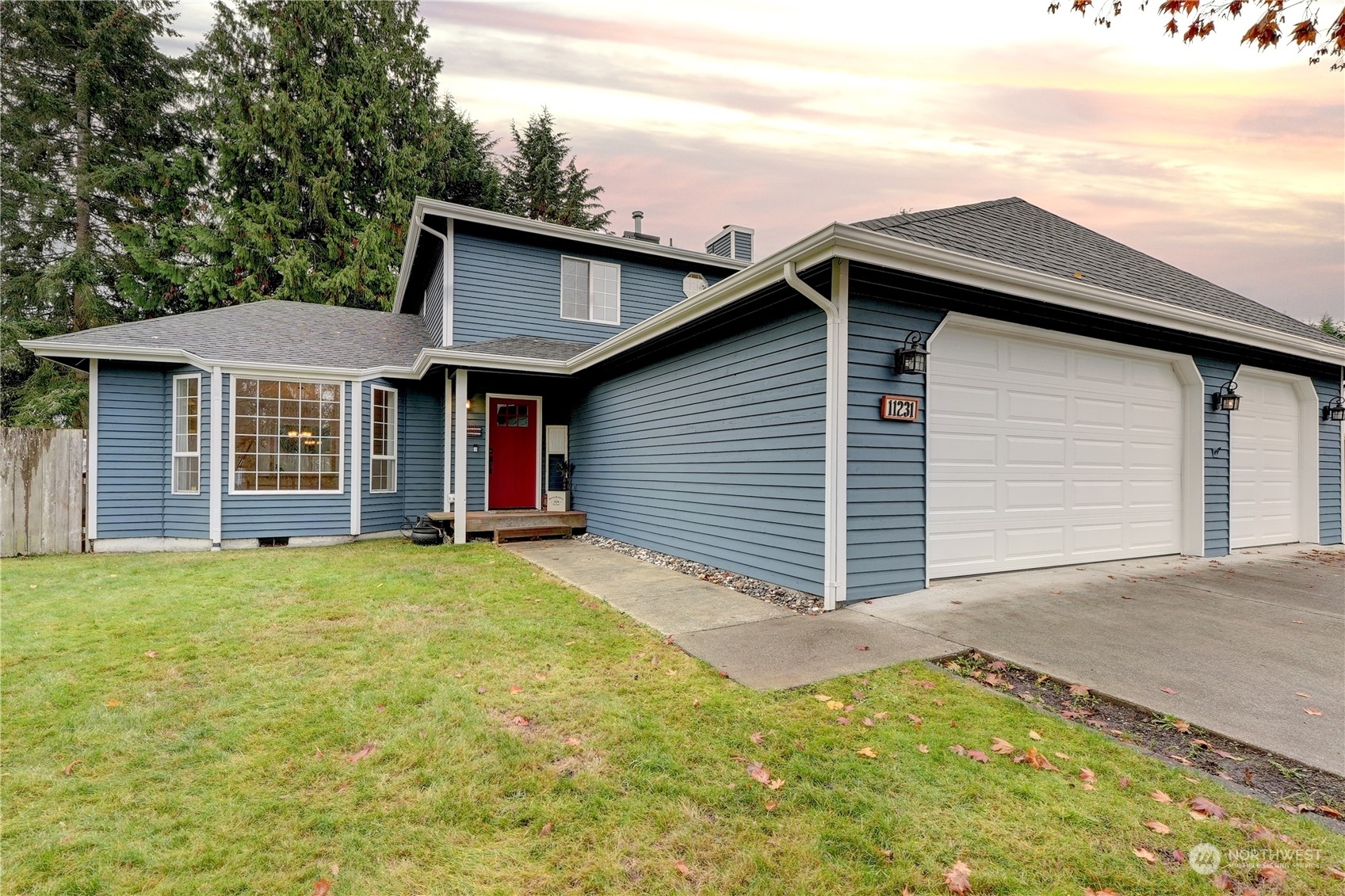 Property Photo:  11231 SE 220th Place  WA 98031 