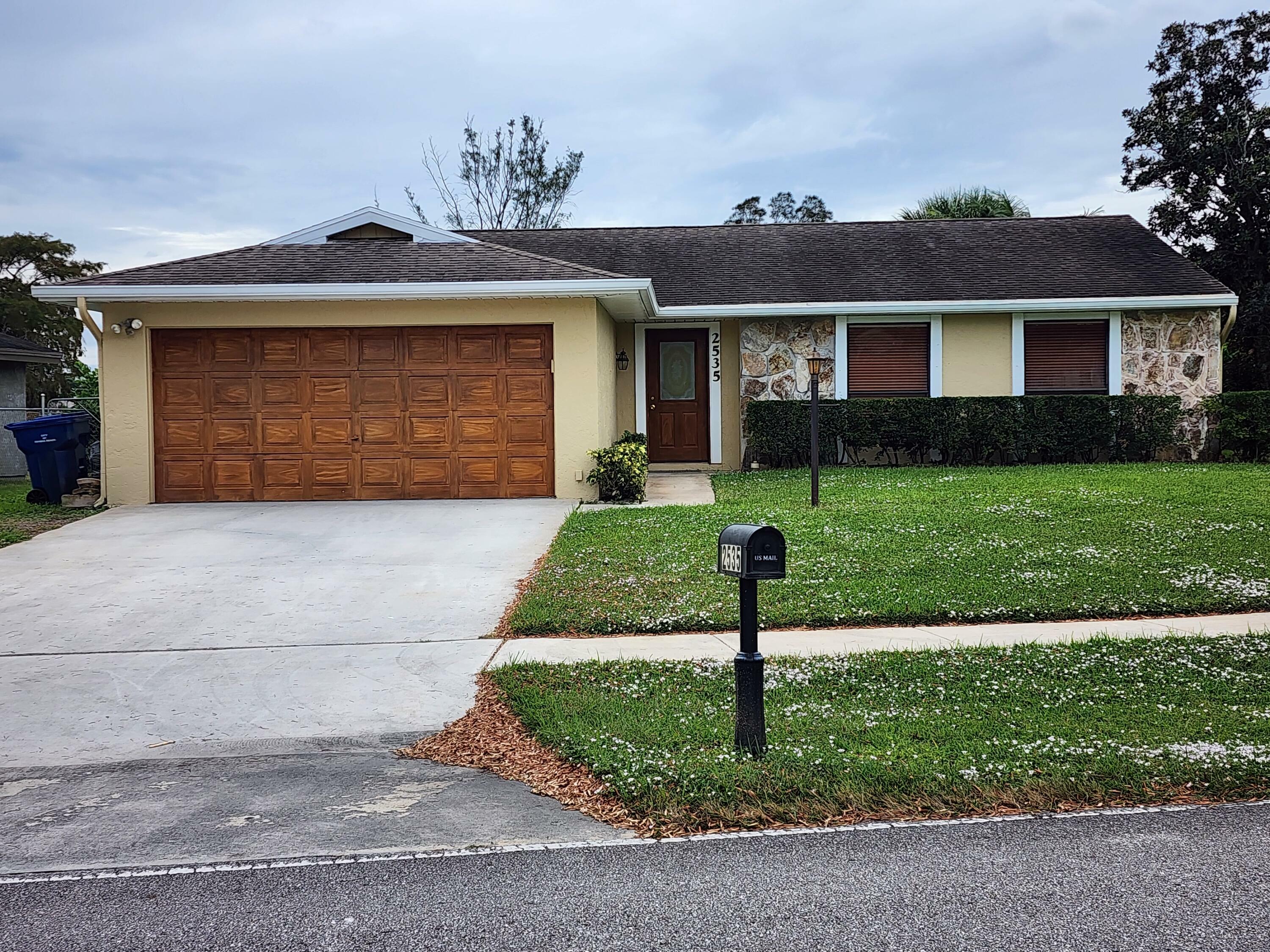 Property Photo:  2535 Canterbury Drive N  FL 33407 