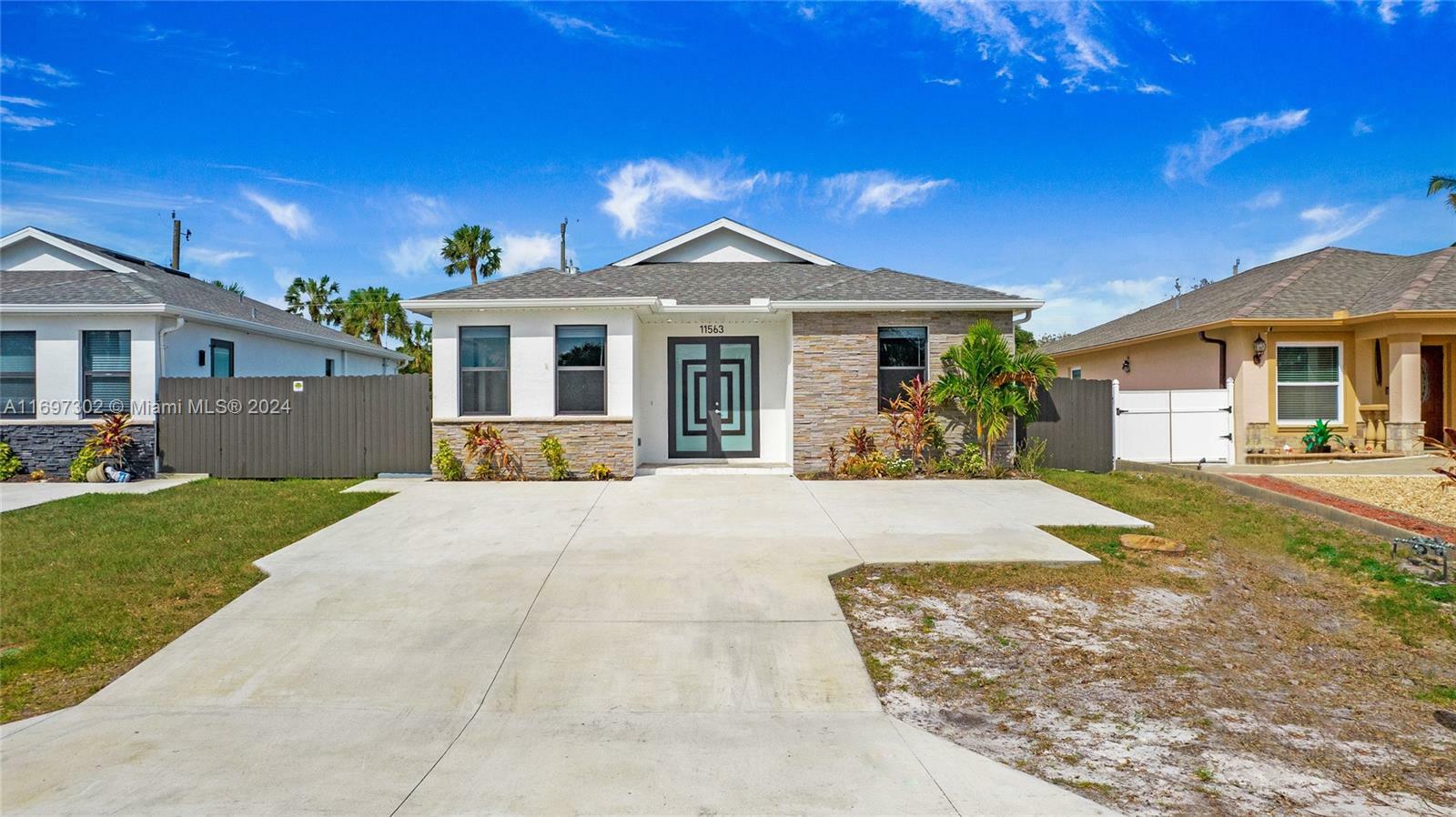 Property Photo:  11563 Saunders Ave  FL 34135 