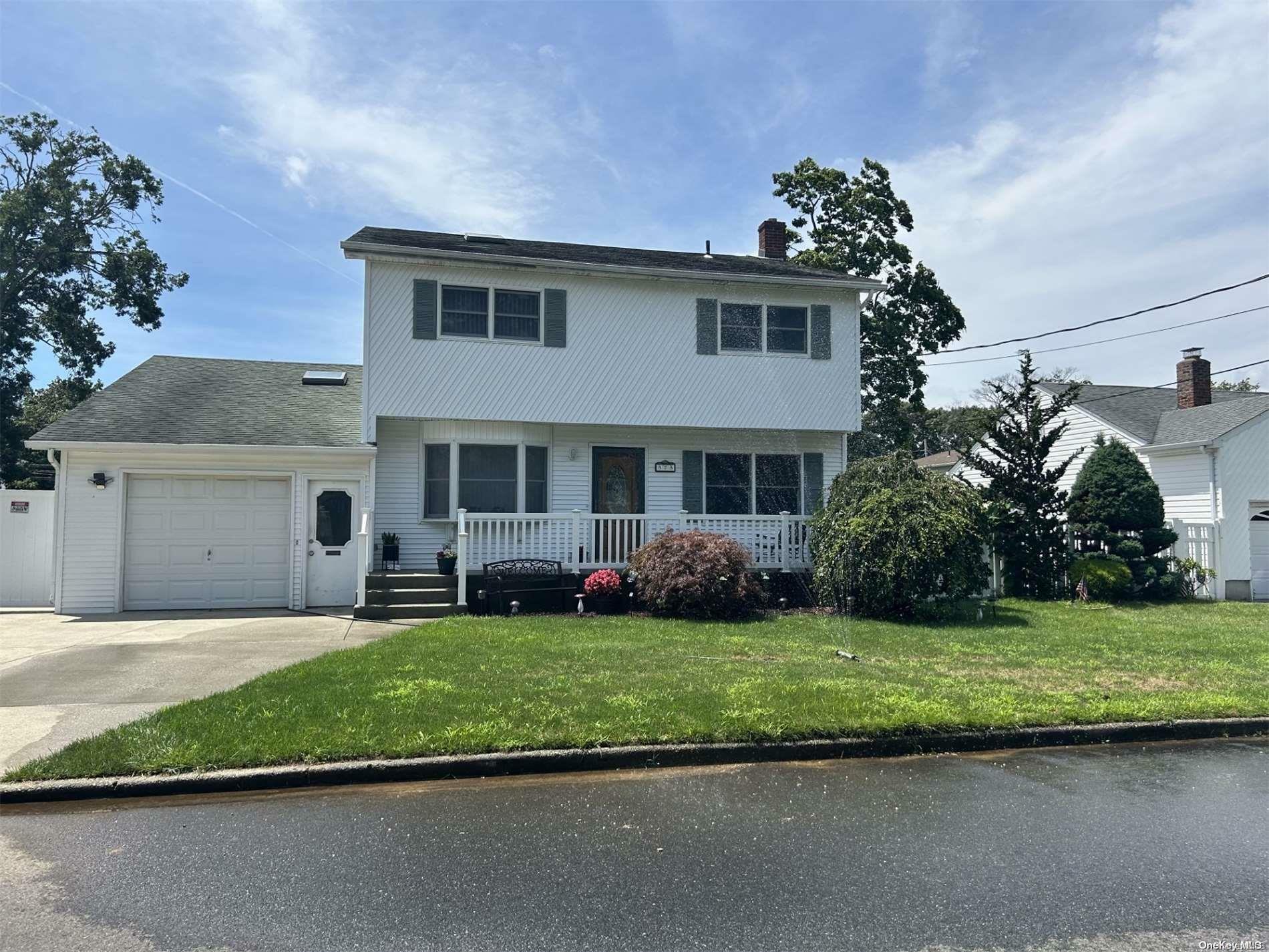 Property Photo: 575 N Hamilton Avenue NY 11757