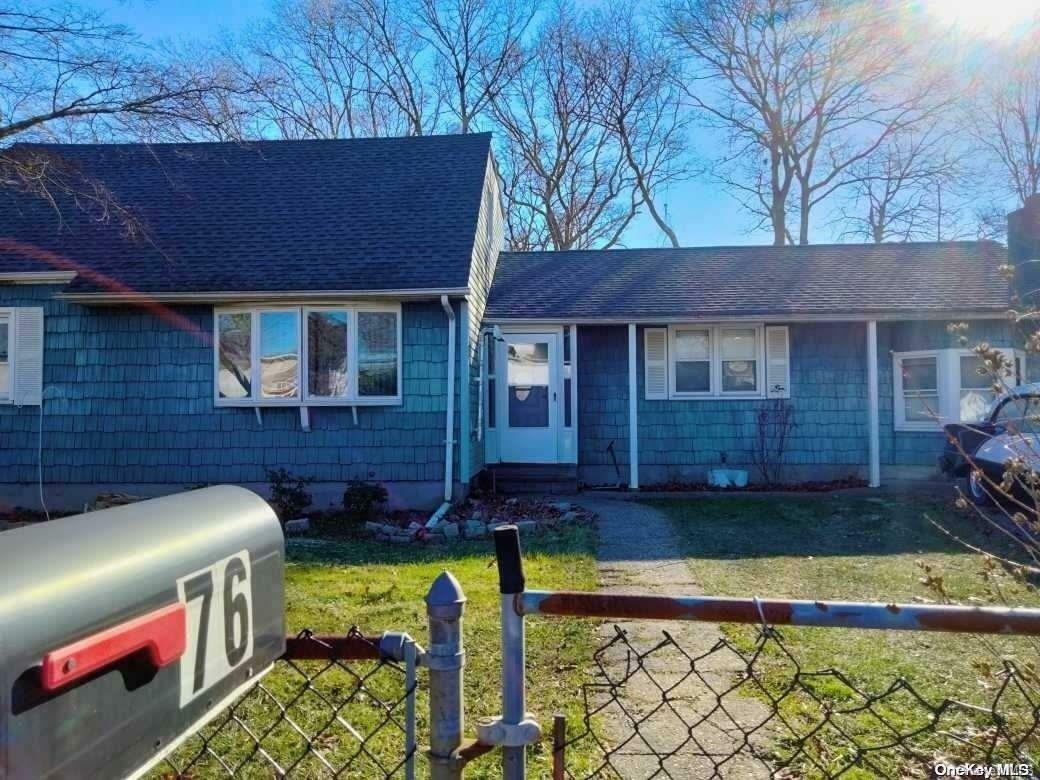 Property Photo:  76 Parkwood Drive  NY 11951 