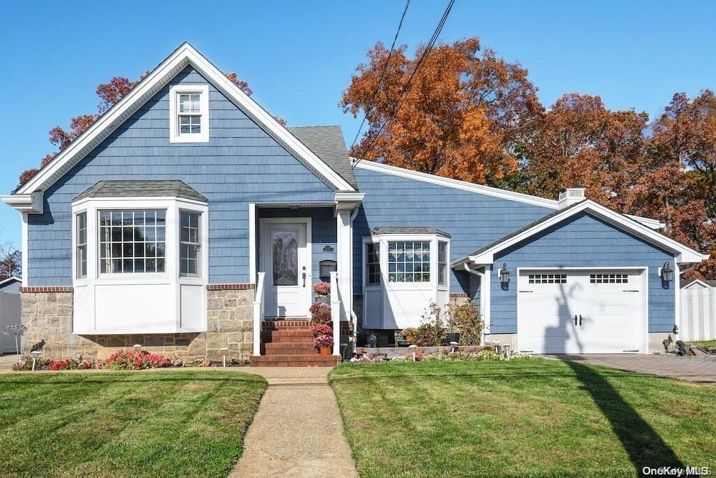 Property Photo:  10 Davenport Place  NY 11710 