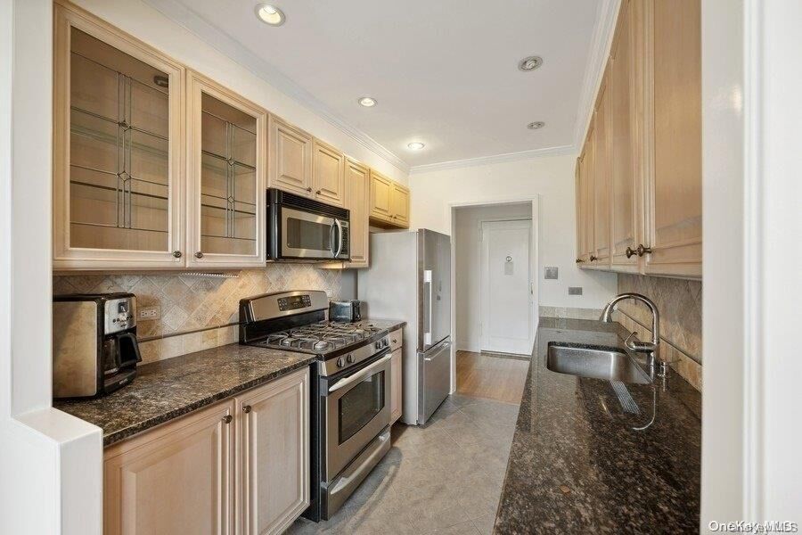 Property Photo: 162-01 Powells Cove Boulevard 5S NY 11357