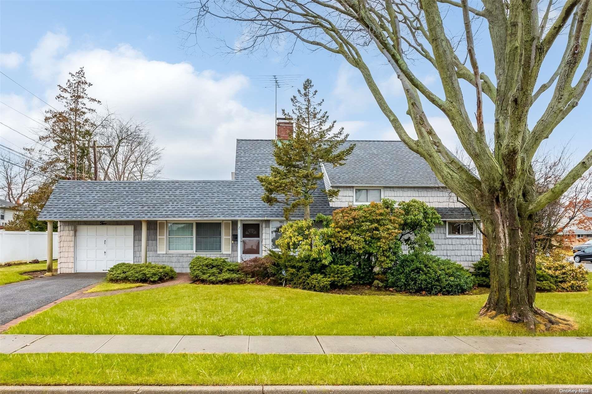 Property Photo:  2 Edge Lane  NY 11793 
