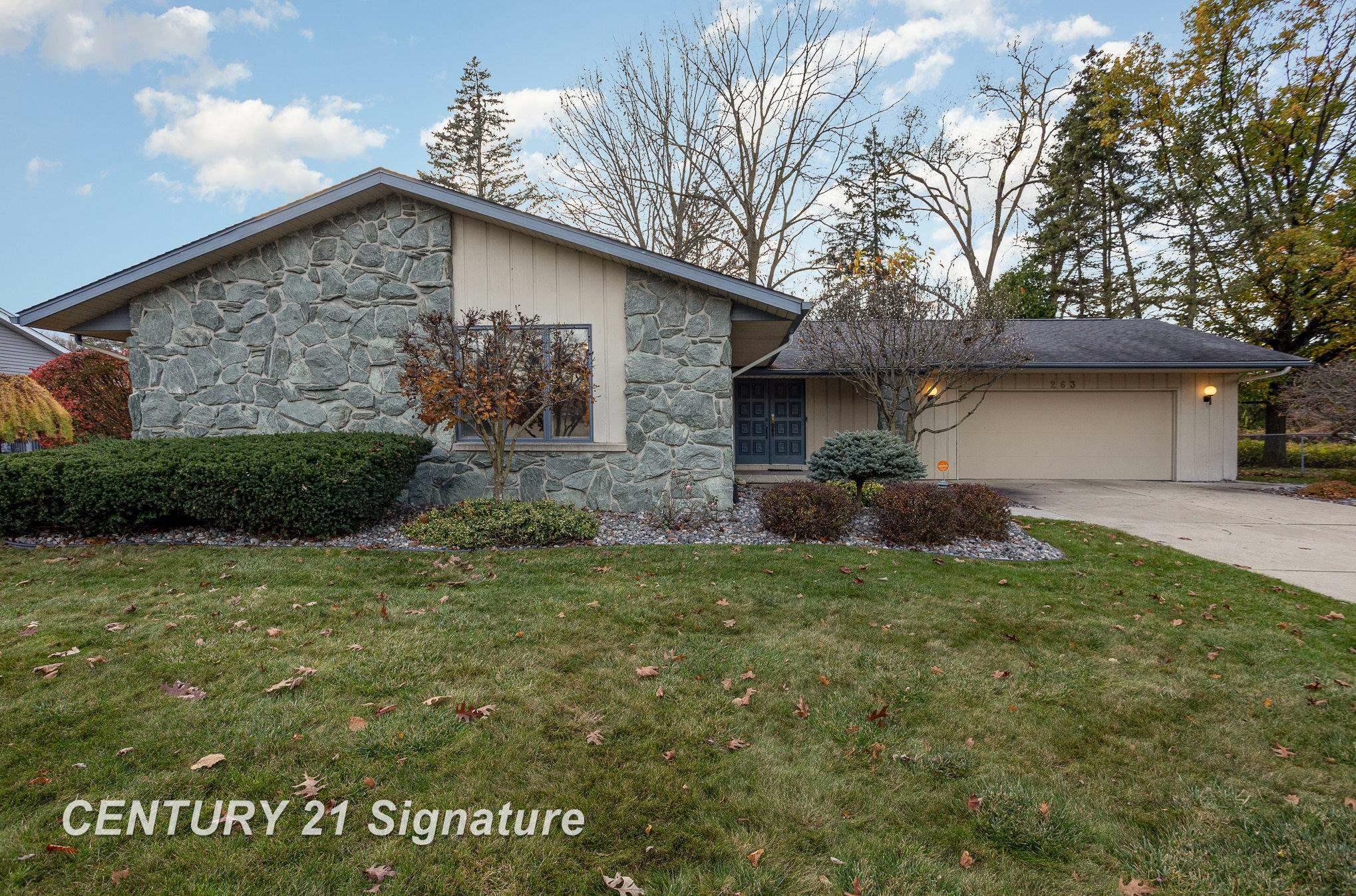 Property Photo:  263 Canterbury Drive  MI 48638 