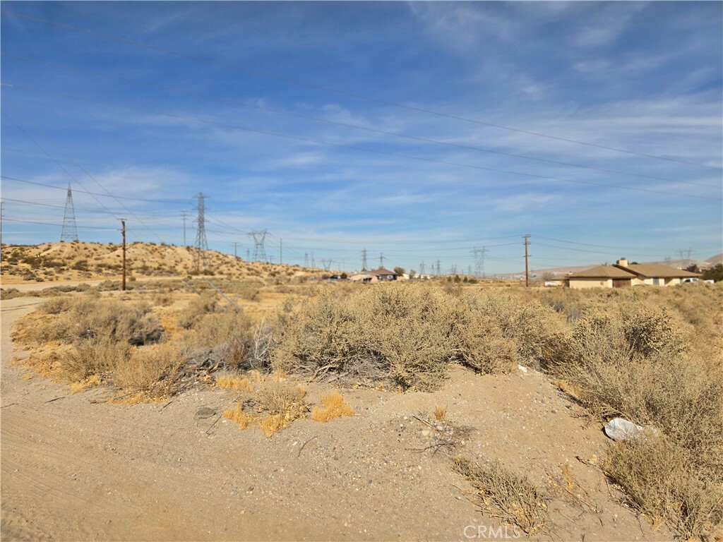 Property Photo:  16692 Haver Hill St 0395-011-37-0000  CA 92394 