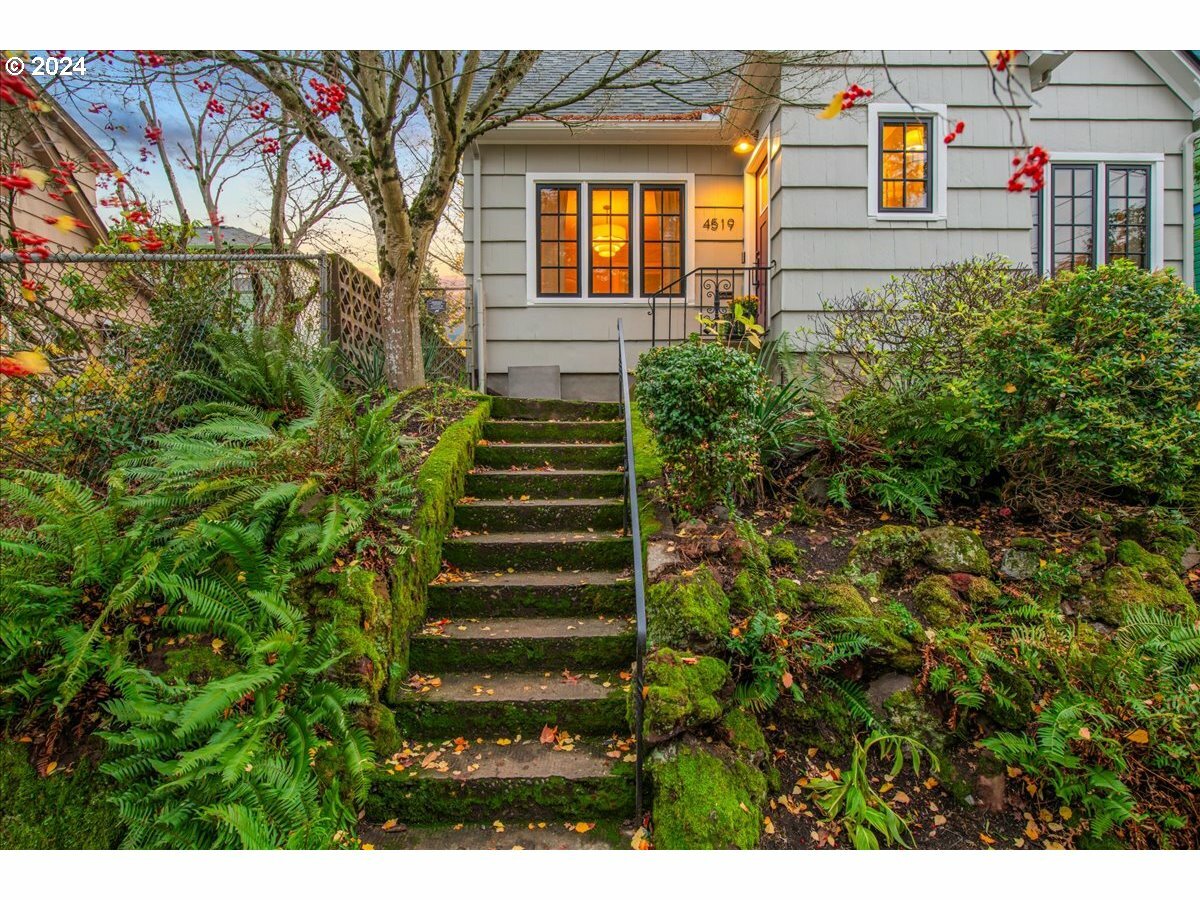 Property Photo:  4519 NE 16th Ave  OR 97211 