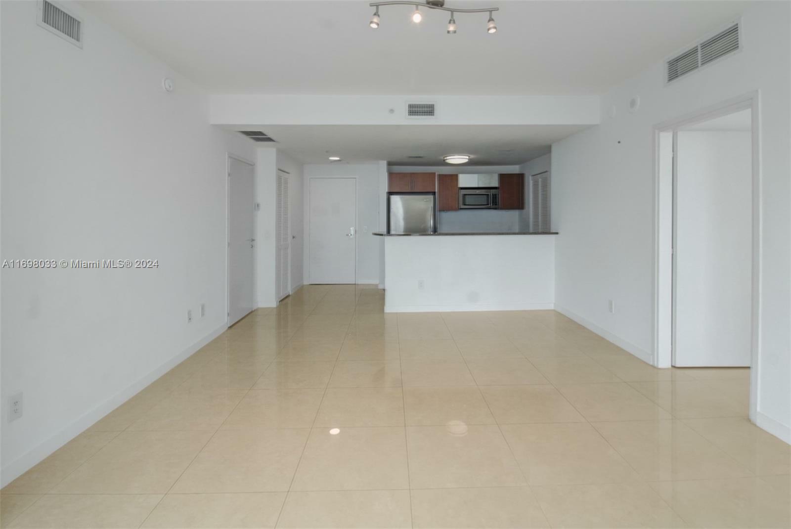 Property Photo:  300 S Biscayne Blvd T-2212  FL 33131 