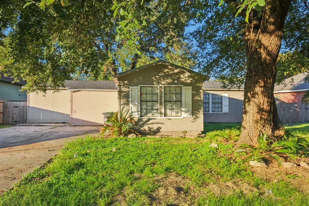 Property Photo:  2930 Ellington Street  TX 77088 