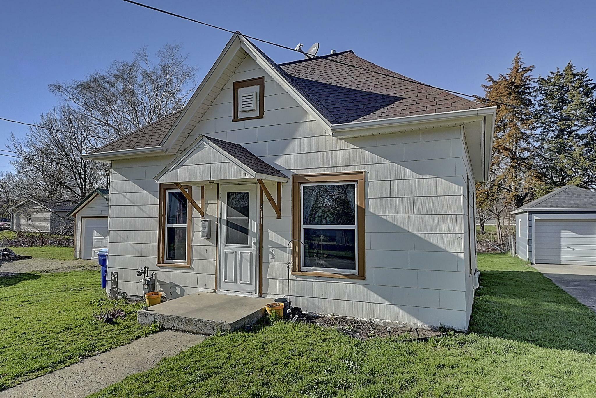 Property Photo:  311 NE 2nd Street  IA 50662 