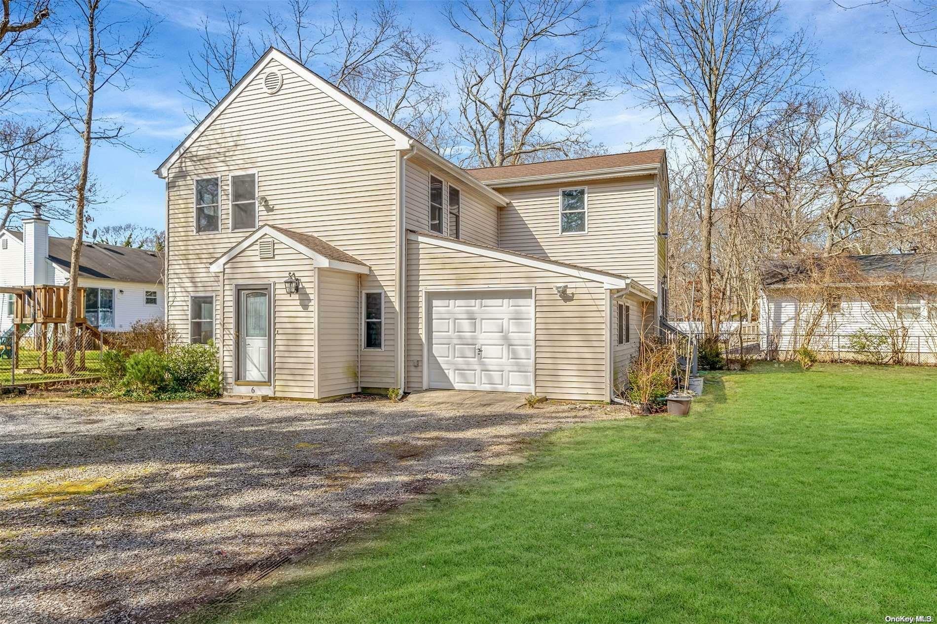 Property Photo:  6 Oak Place  NY 11951 