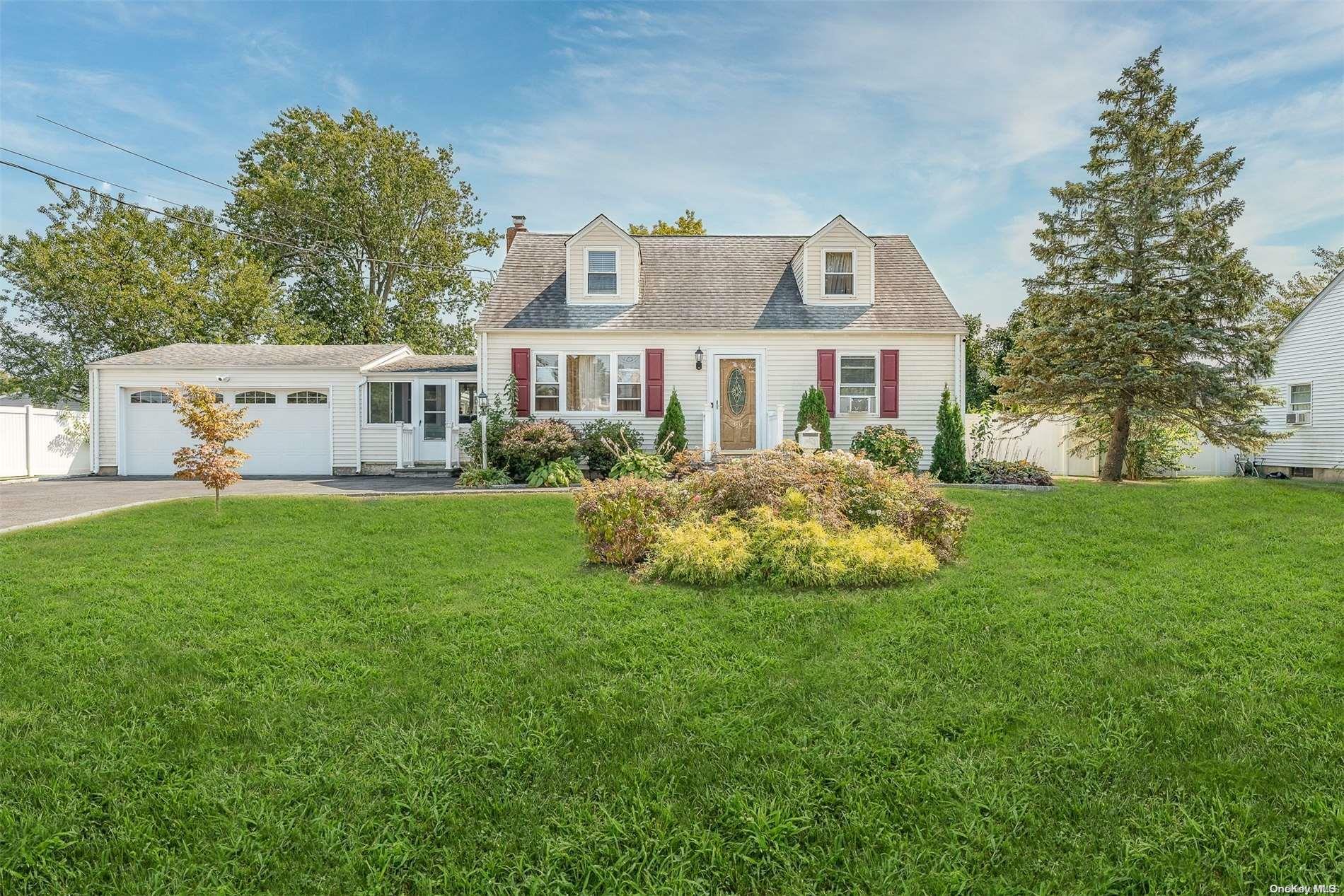 Property Photo:  380 Parkside Court  NY 11726 