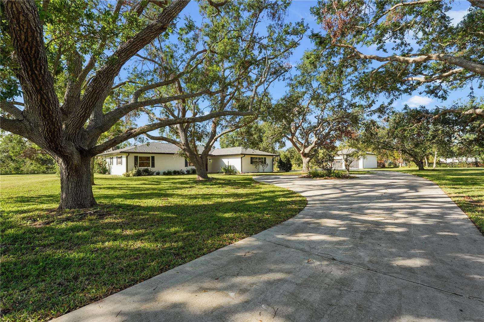 Property Photo:  1541 Mackintosh Boulevard  FL 34275 