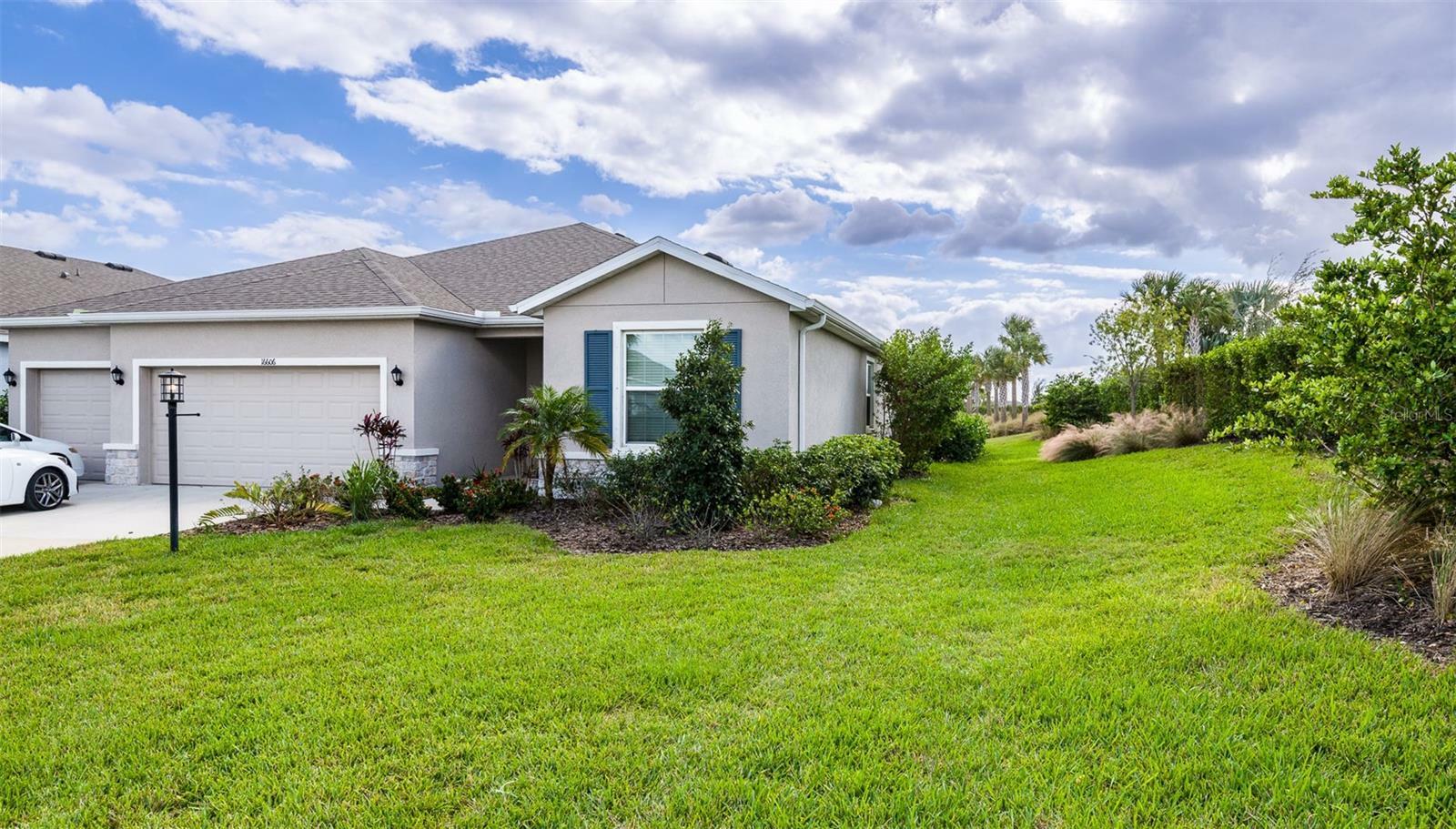 Property Photo:  16606 Barnwood Place  FL 34211 