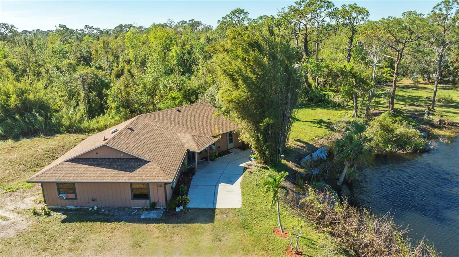 Property Photo:  1401 Arcadia Avenue  FL 34232 