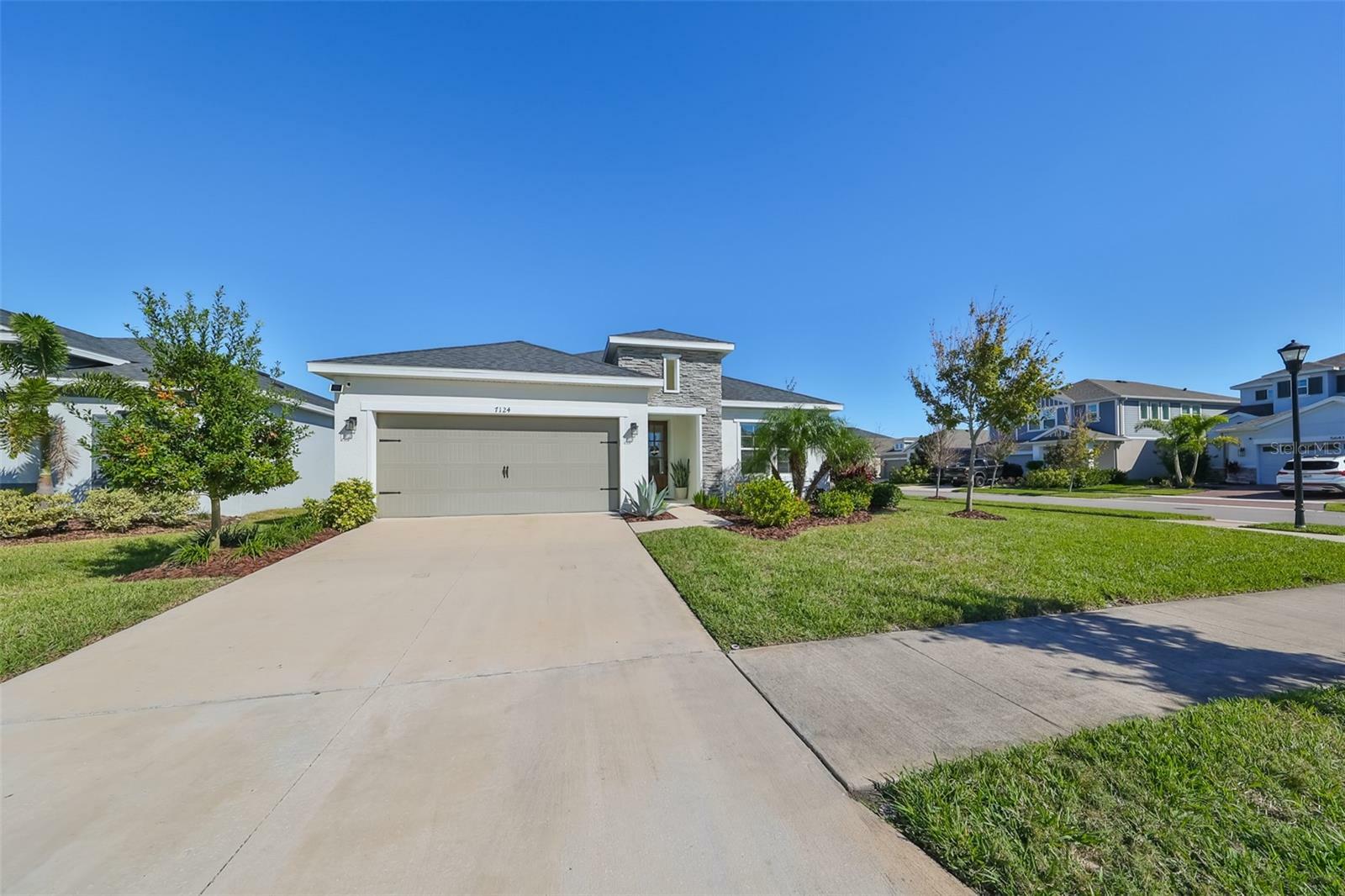 Property Photo:  7124 Estero Court  FL 33572 