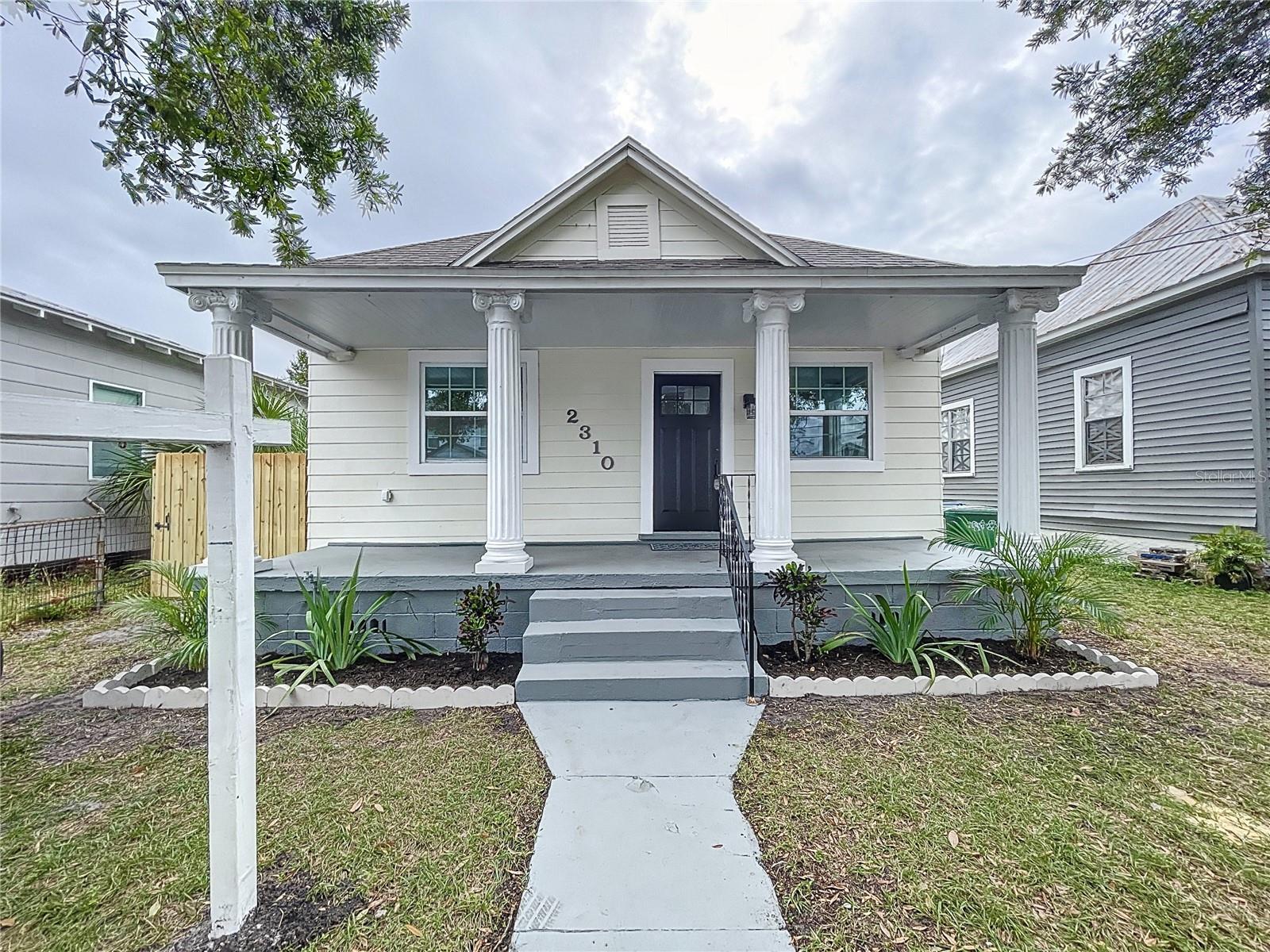 Property Photo: 2310 W Ivy Street FL 33607