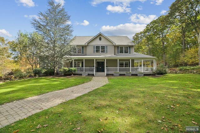 Property Photo:  6 Oak Hill Trail  NJ 08833 