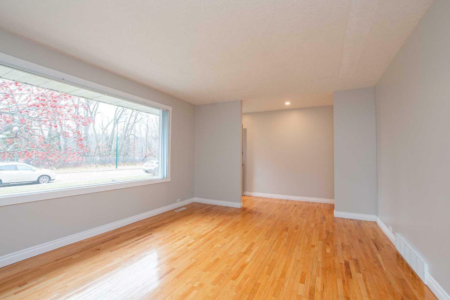 Property Photo:  113 Selkirk Boulevard  AB T4N 0G8 