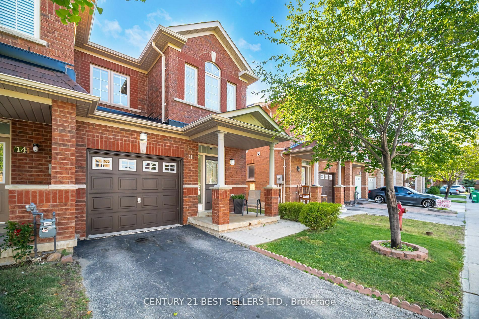 16 Osgoode Dr  Brampton ON L6P 2Z4 photo