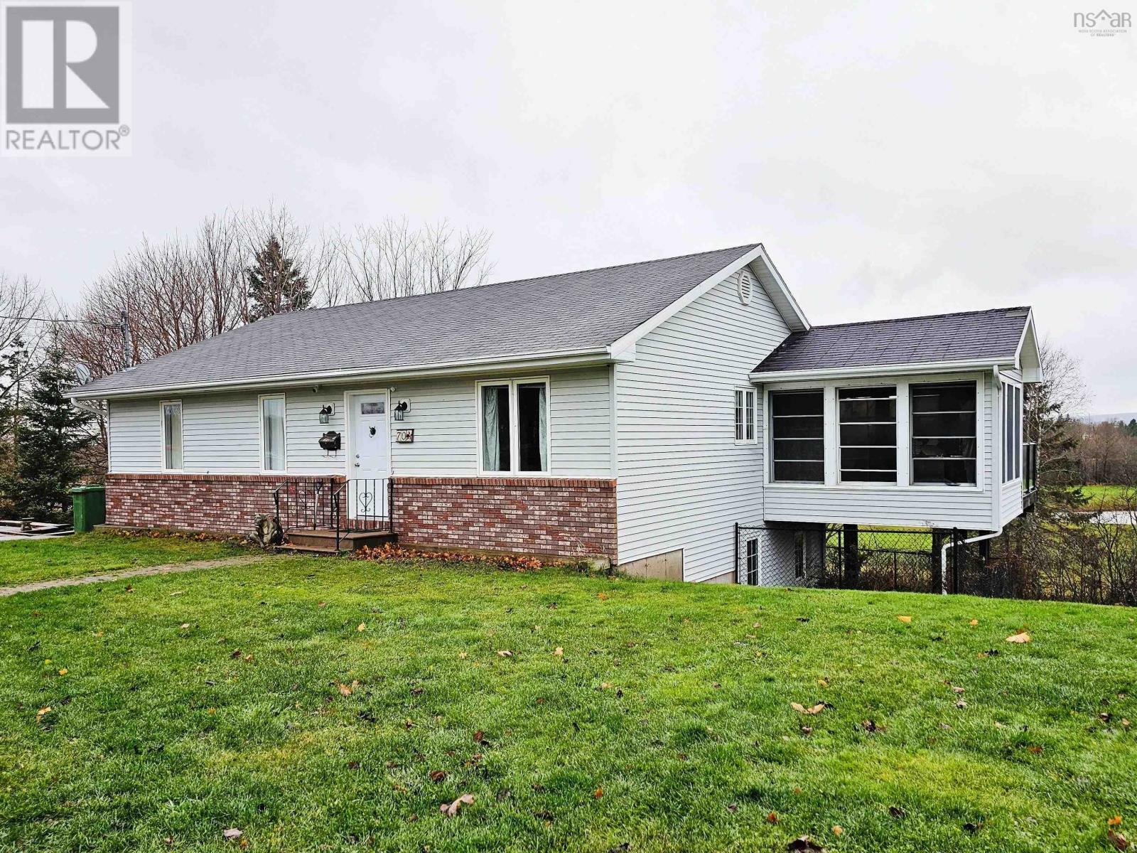 Property Photo:  70 Robertson Crescent  NS B2N 5P6 