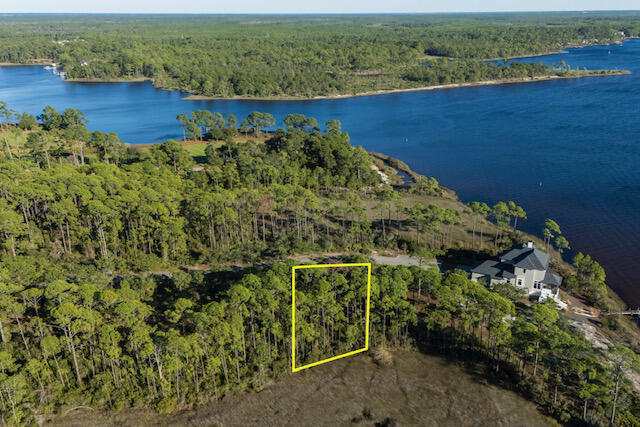 Property Photo: 1107 E Water Oak FL 32413