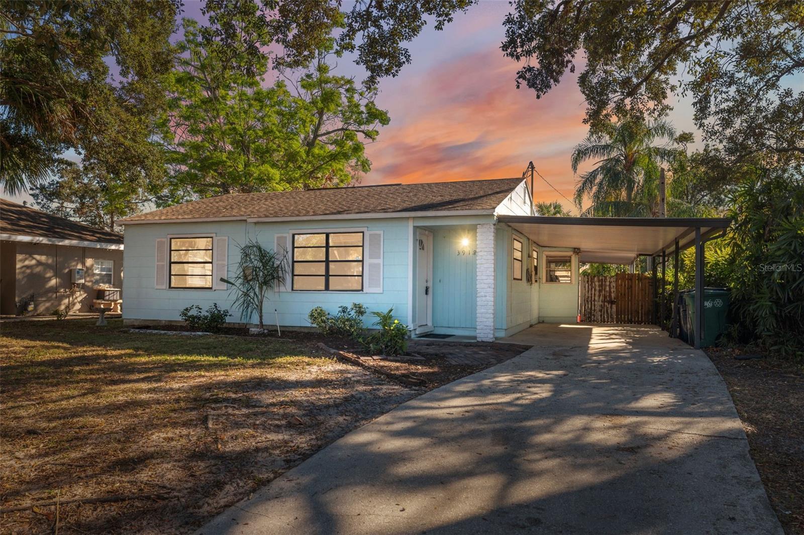 Property Photo: 3918 W Fig Street FL 33609