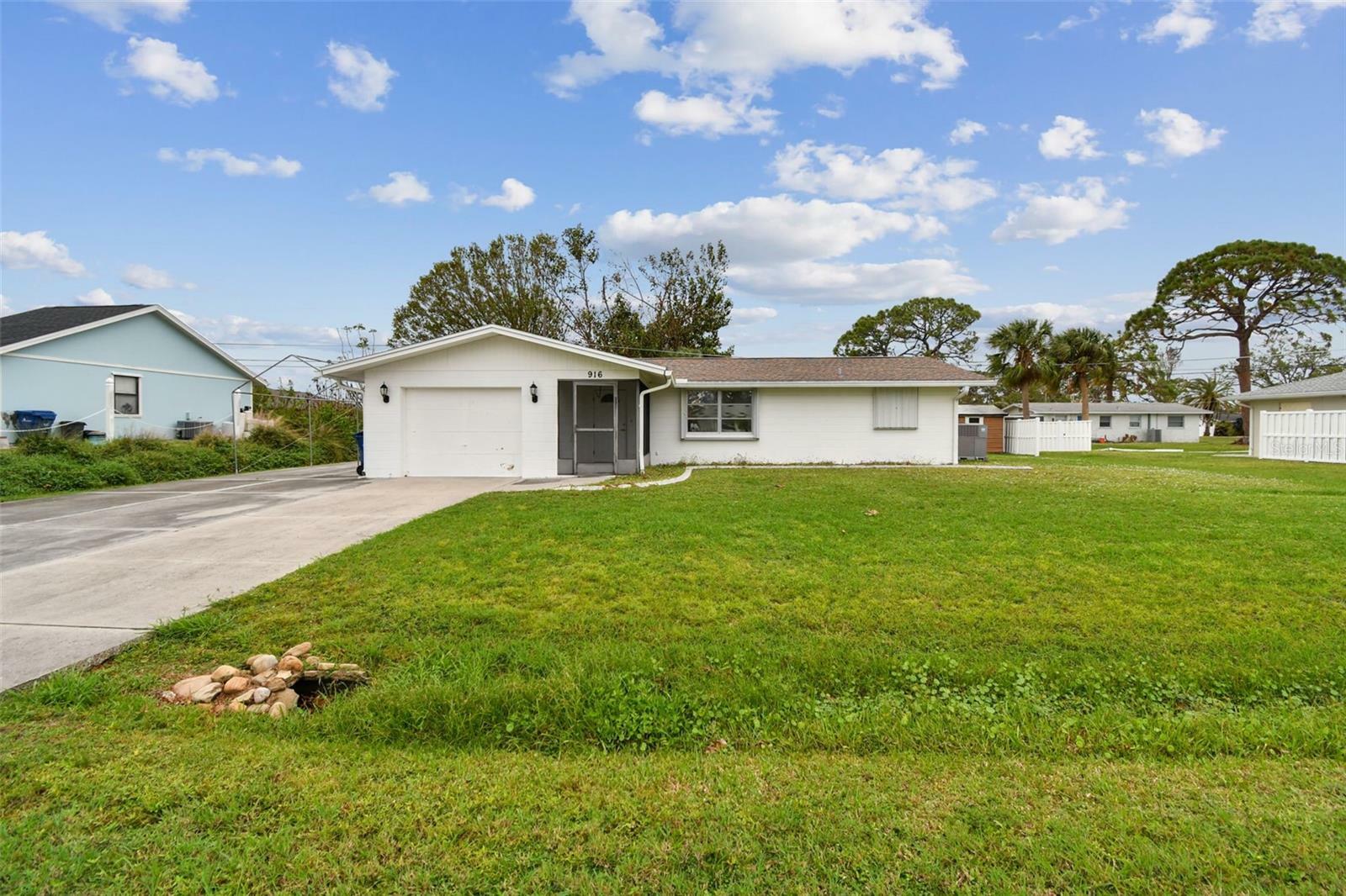 Property Photo:  916 Mohawk Road  FL 34293 