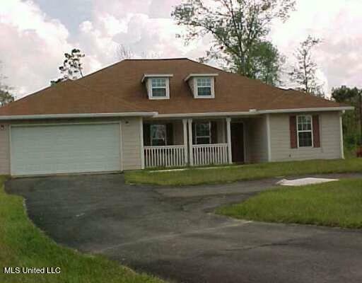 Property Photo:  21 Twin Oaks Lane  MS 39577 