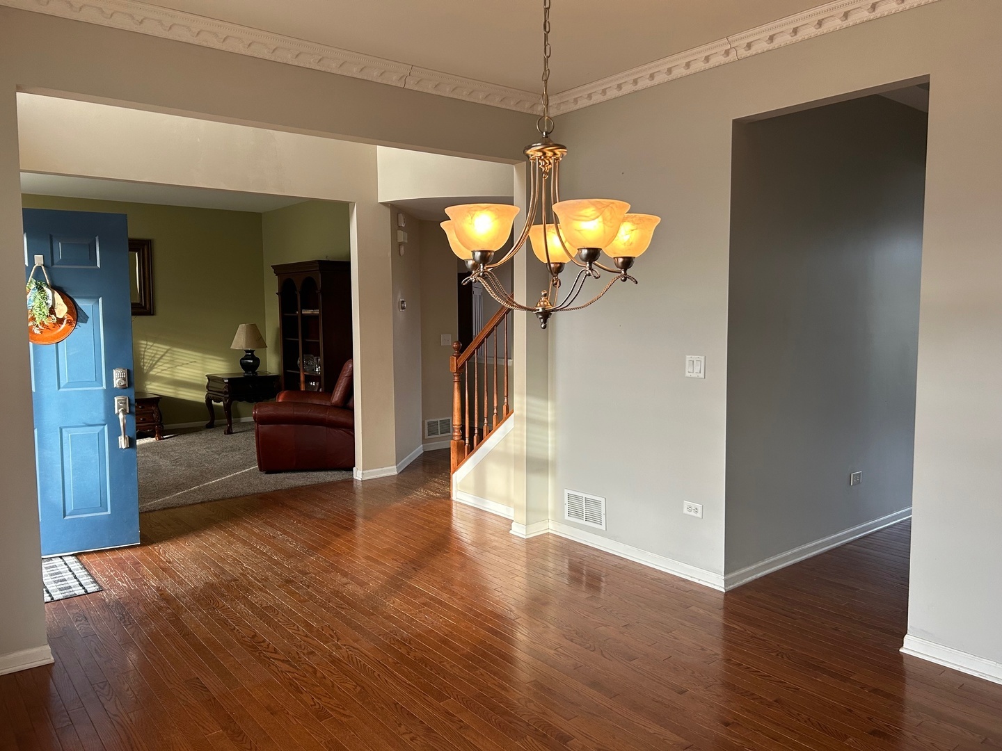 Property Photo:  907 N Edgewater Lane  IL 60404 