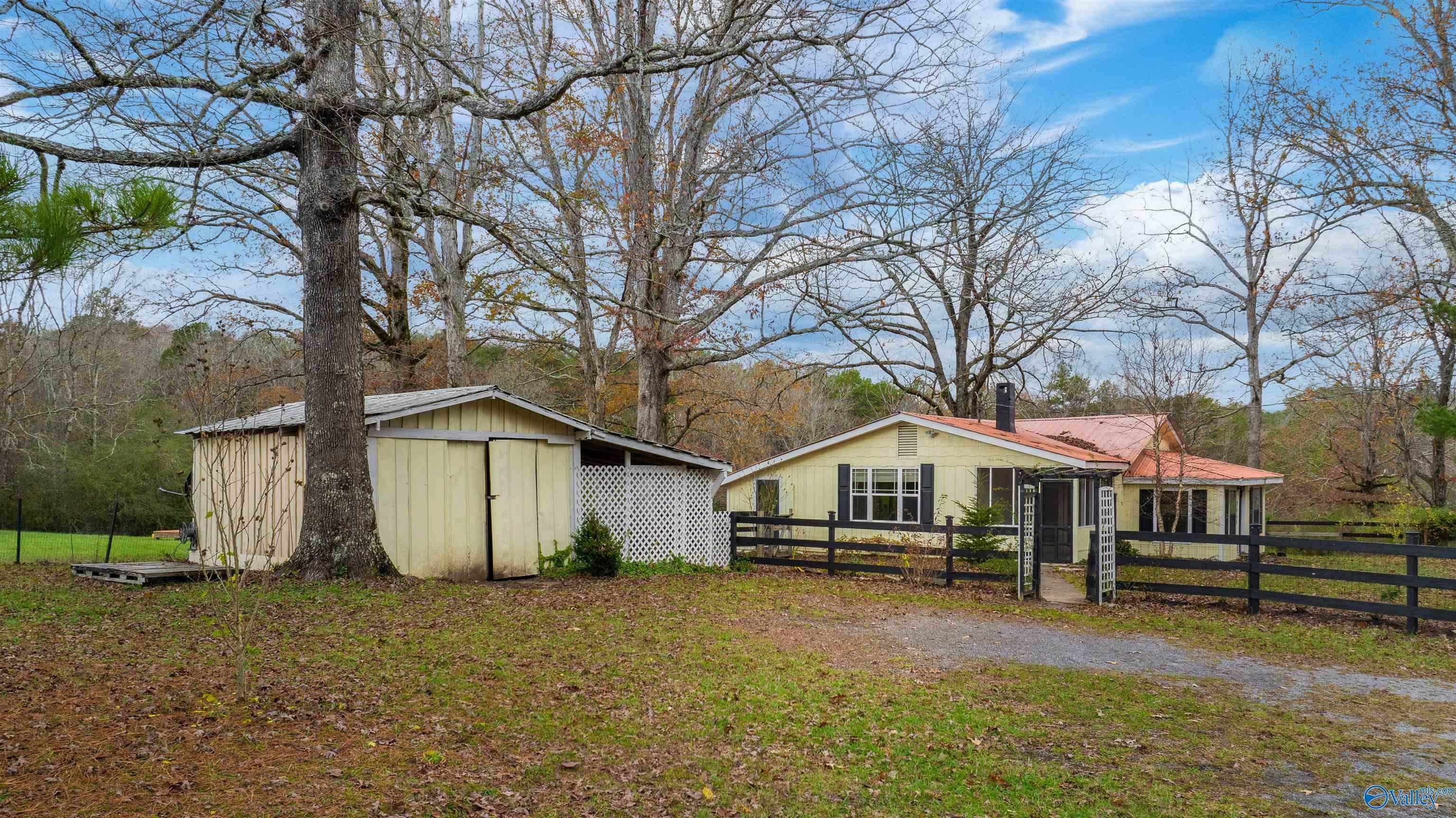 Property Photo:  1654 County Road 641  AL 35984 