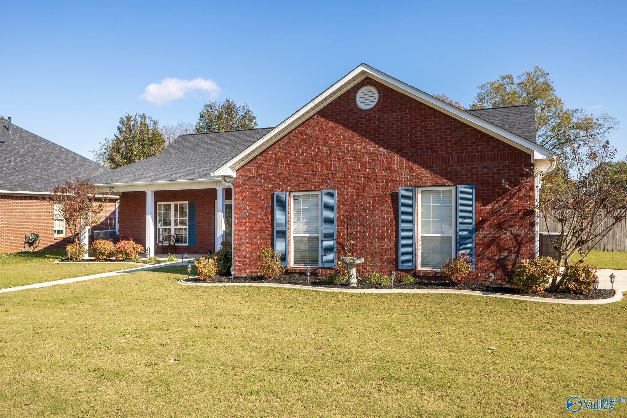 Property Photo:  1928 Red Sunset Drive SW  AL 35603 