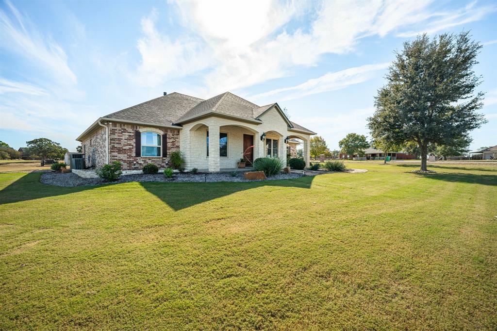 Property Photo:  2301 Bentwater Court  TX 76049 