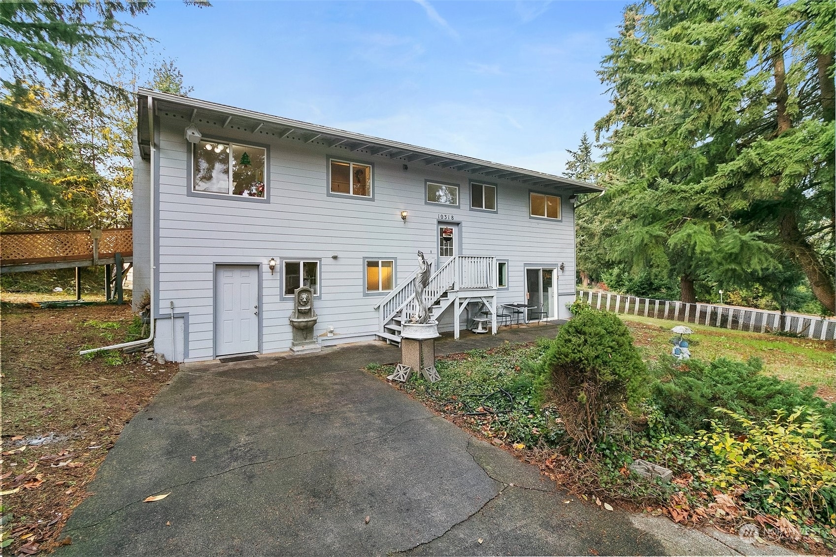 Property Photo:  10318  Fruitland Avenue E  WA 98373 