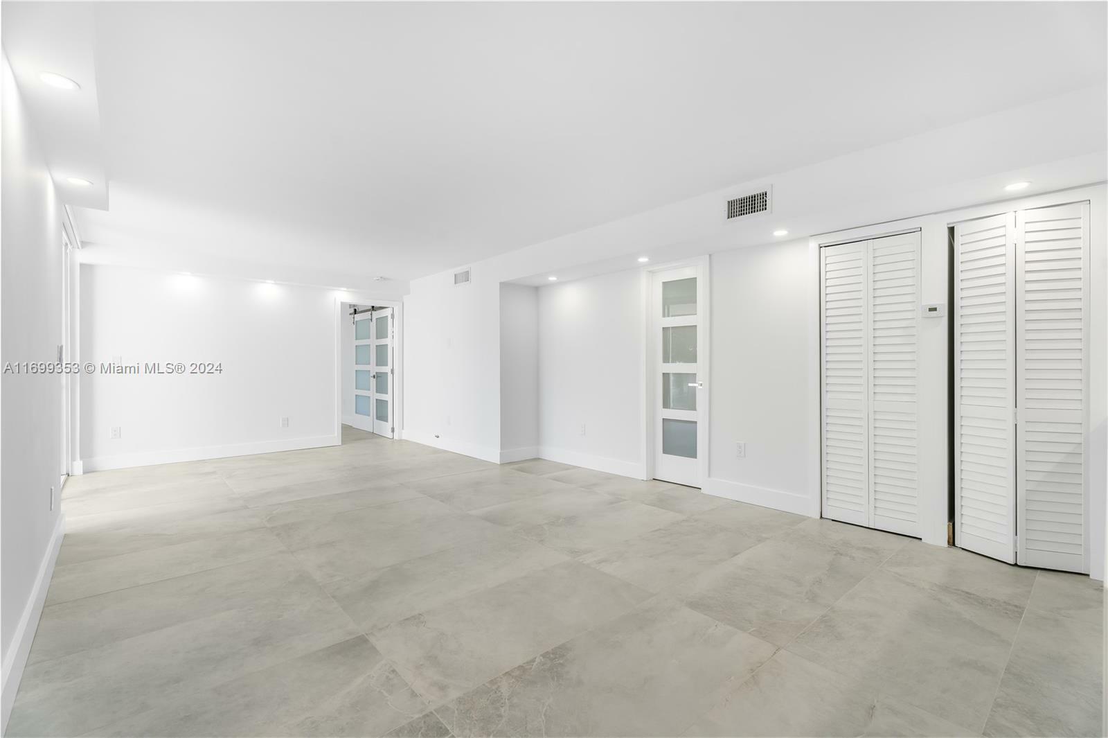 Property Photo:  2457 Collins Ave 306  FL 33140 