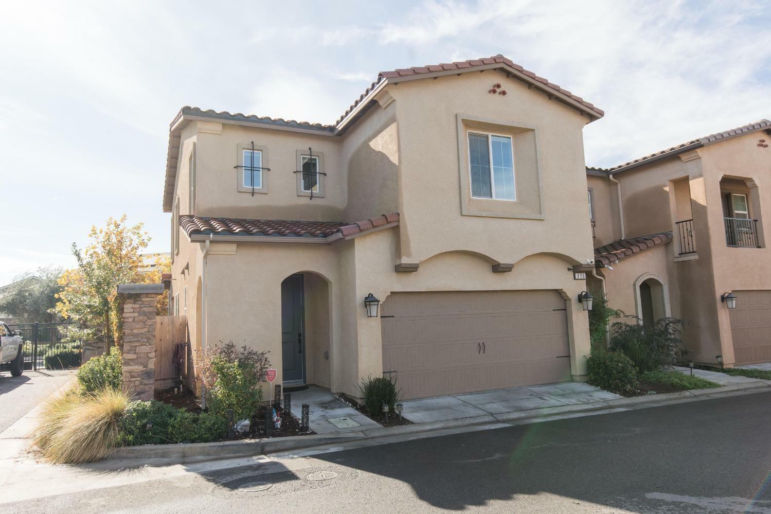 Property Photo:  806 Lassen Lane W  CA 93636 