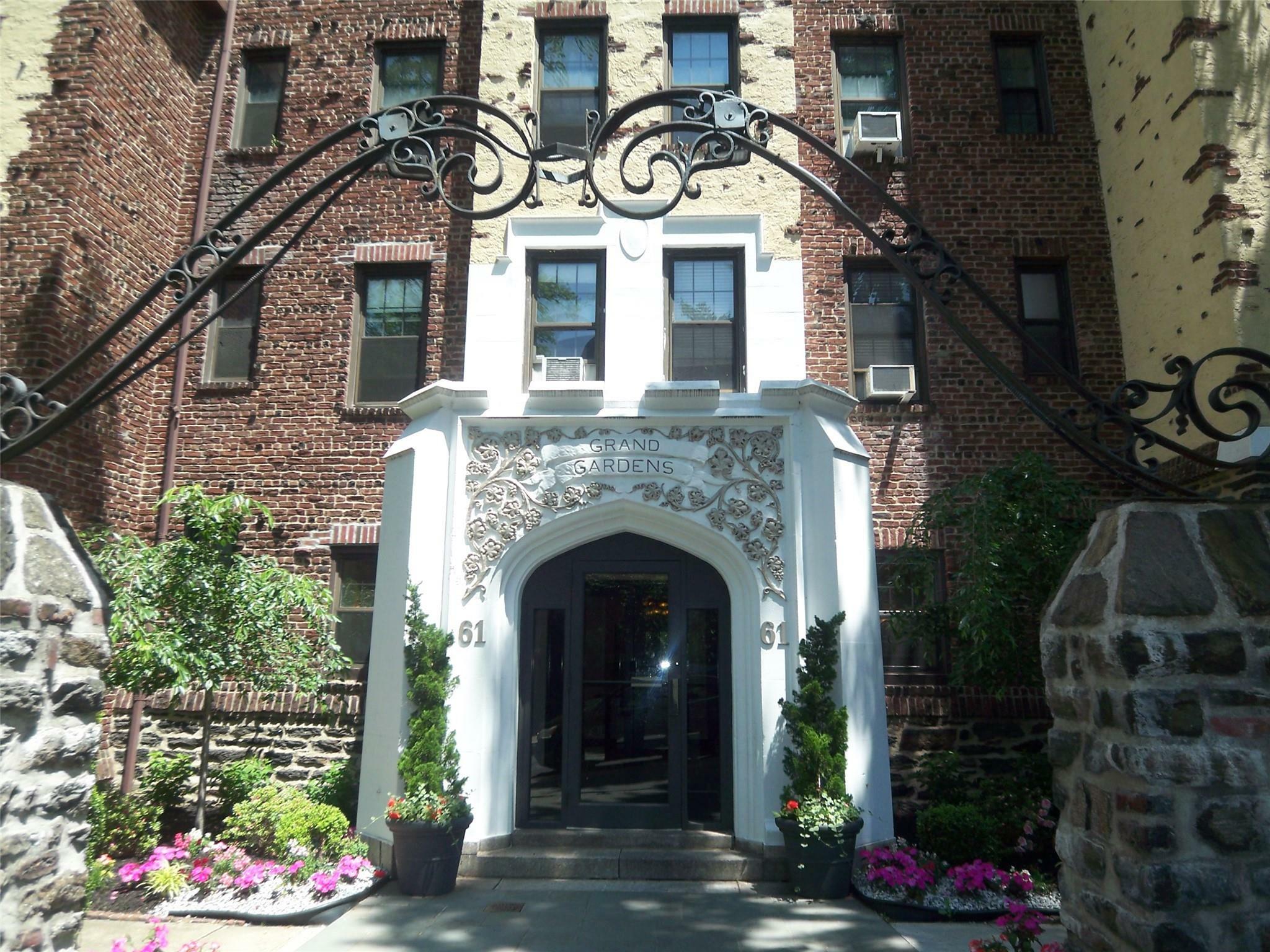 Property Photo:  61 W Grand Street 4A  NY 10552 