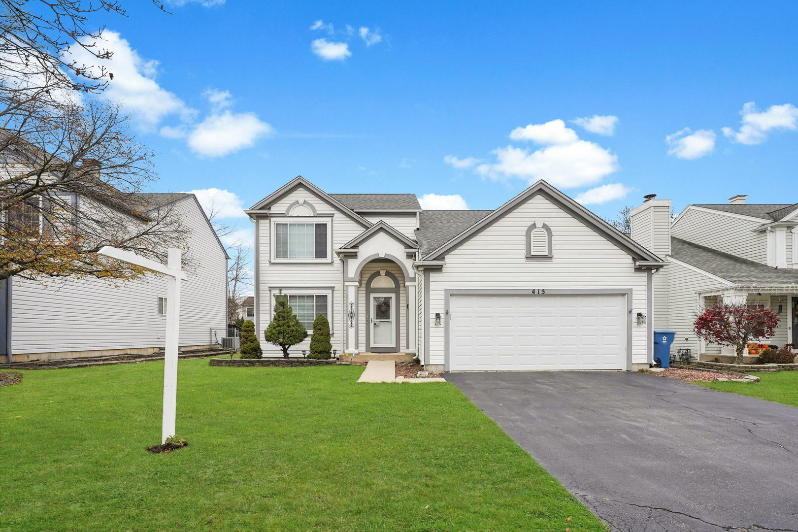 Property Photo: 415 Persimmon Lane IL 60103