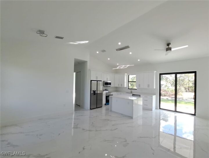 Property Photo: 2915 28th Street SW FL 33976