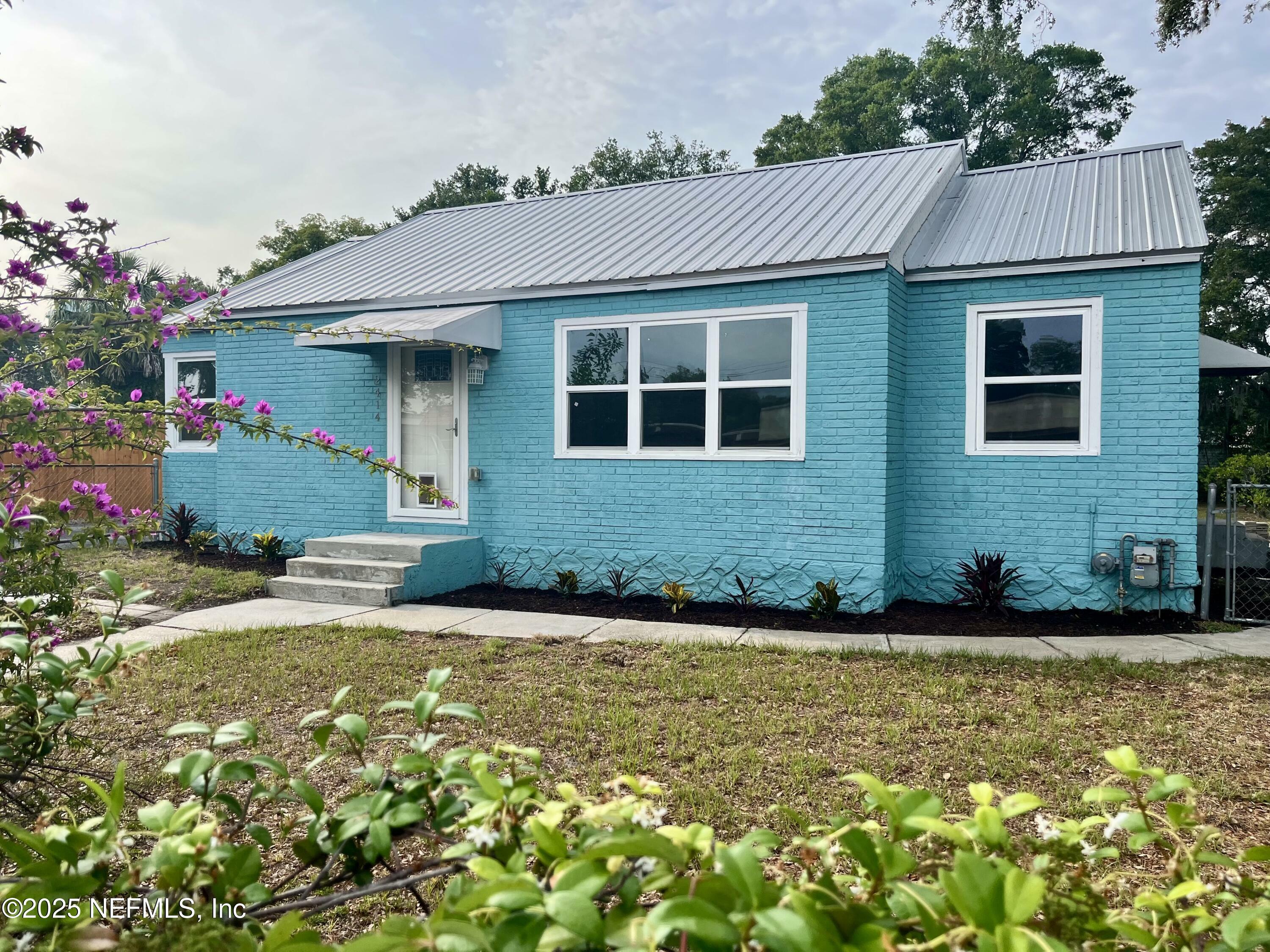 Property Photo: 2414 Crill Avenue FL 32177