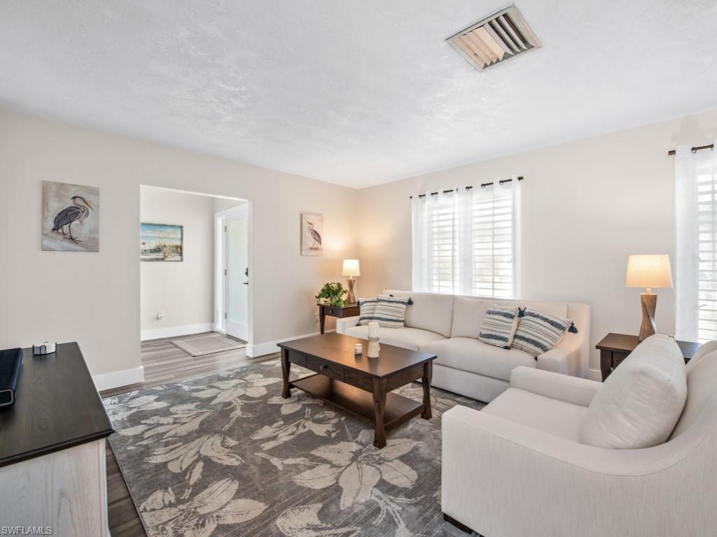 Property Photo: 264 Shadowridge Ct FL 34145