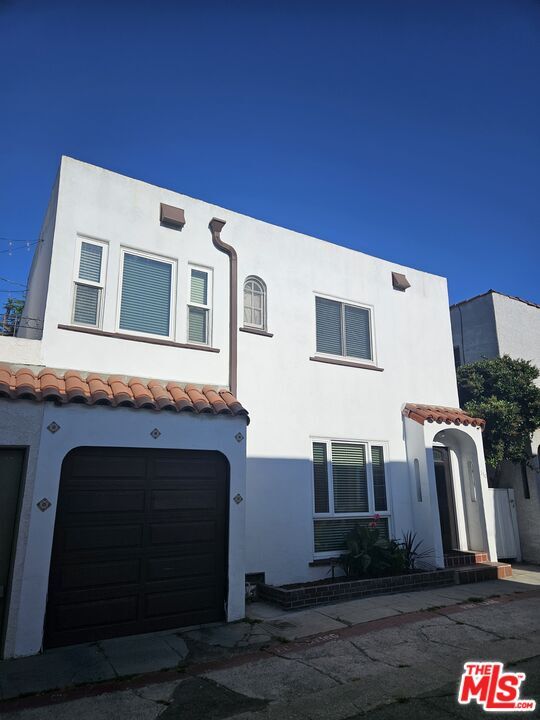 Property Photo: 110 N Edison Pl CA 90802