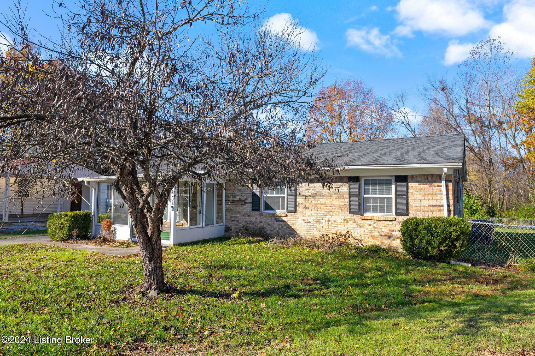 Property Photo:  6415 Riverdale Rd  KY 40272 