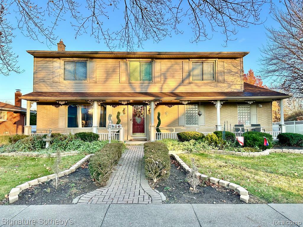 Property Photo: 16620 Park Street MI 48154 2207