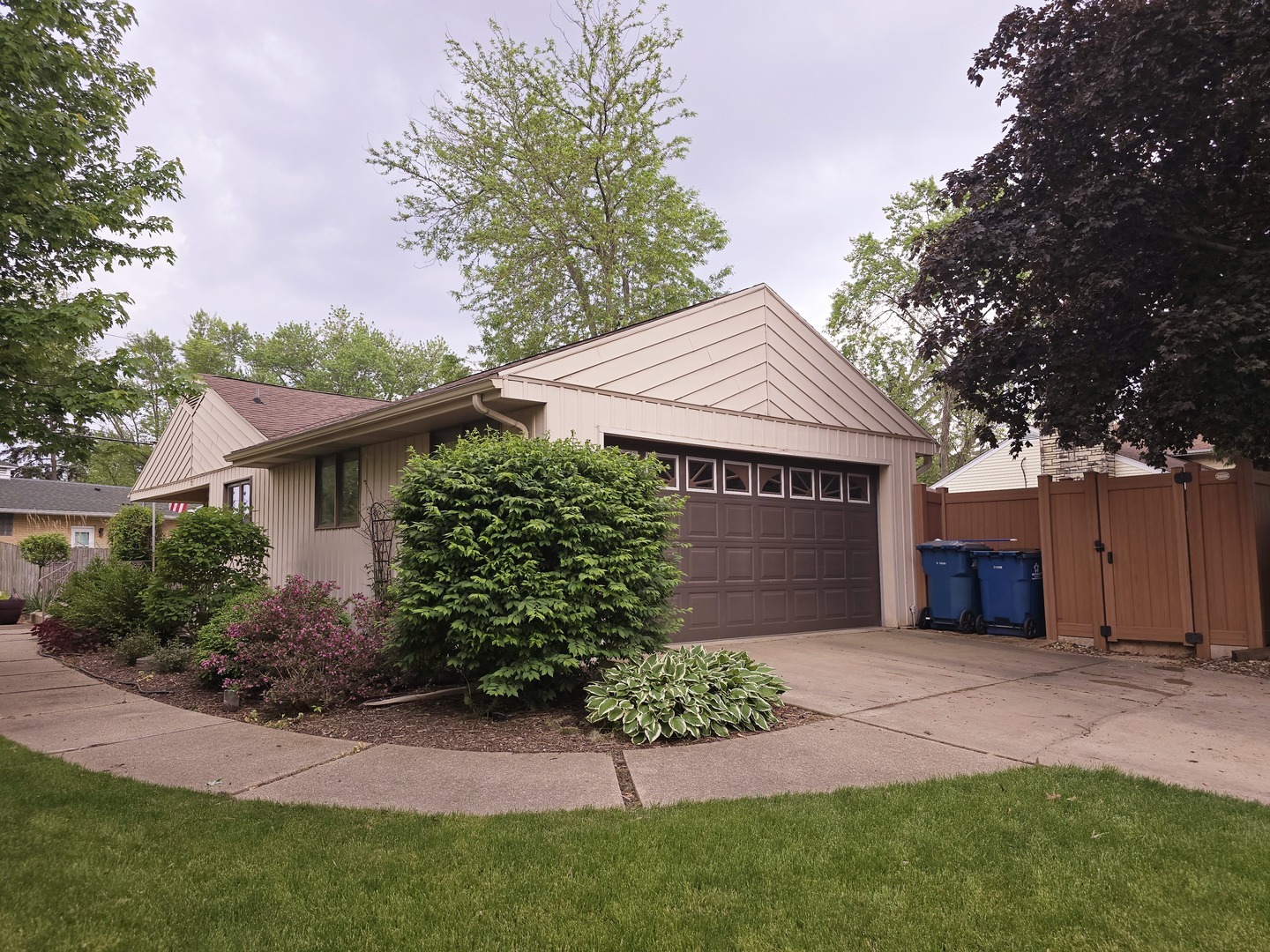 Property Photo:  15 Croydon Place  IL 60901 